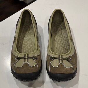 Women’s Privo slip-on shoes size 8